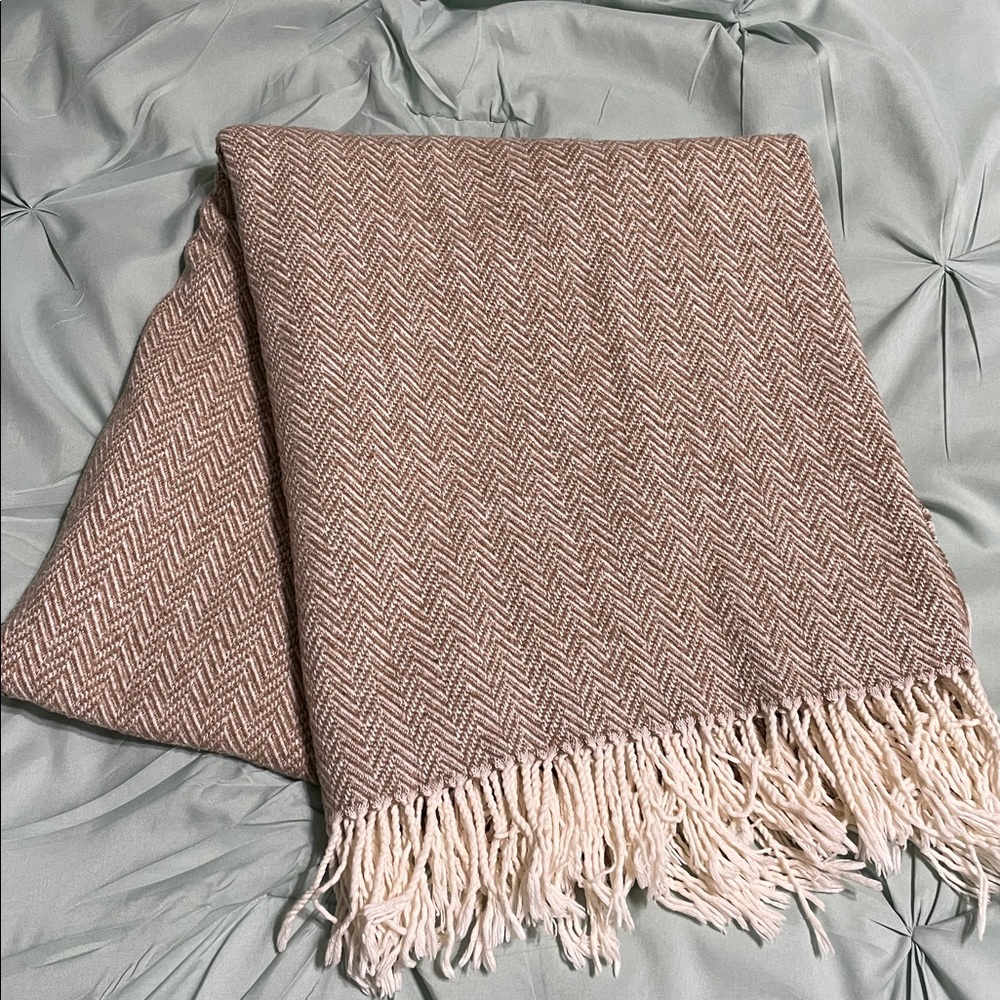 Nido Notte Italia Tan Herringbone Woven Cotton Oversized Scarf Throw Blanket - Picture 3 of 5